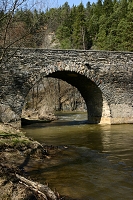 Kamenný most v Rabštejně nad Střelou z let 1335-1340.