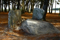 pobořený dolmen u Locmariaquer