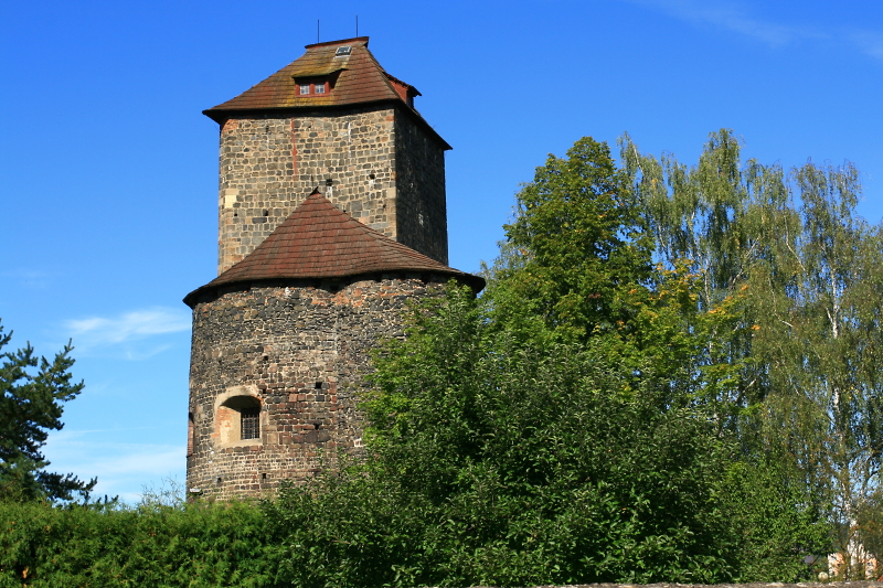 Hrad s rotundou v Týnci nad Sázavou.
