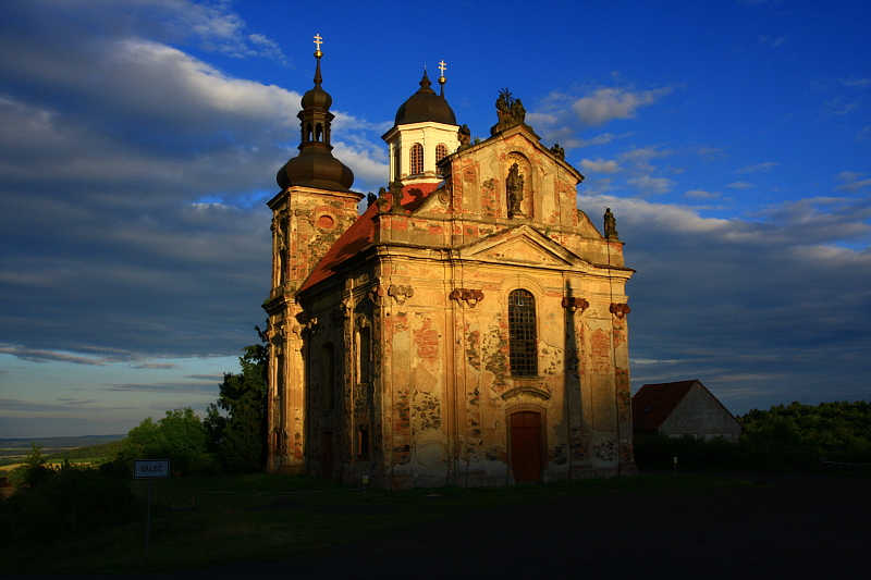 Valeč - kostel Nejsvětější trojice.