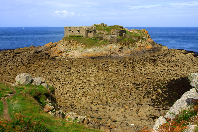 Pevnost Kerm na ostrůvku.