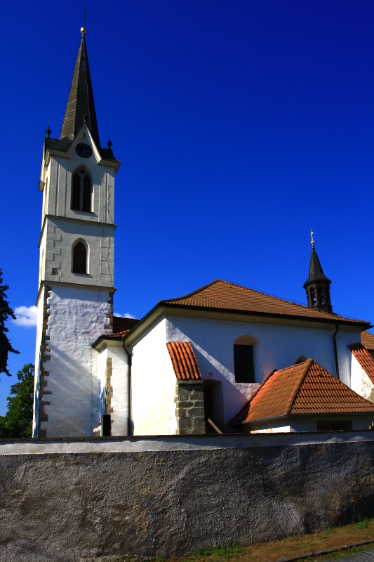 Kostel Nejsvětější Trojice v Dublovicích.