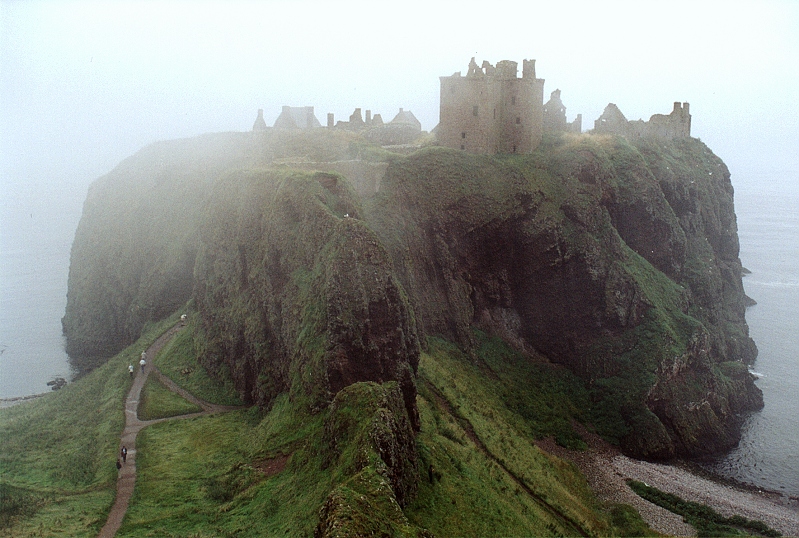 Dunnottar Castle v mlze.